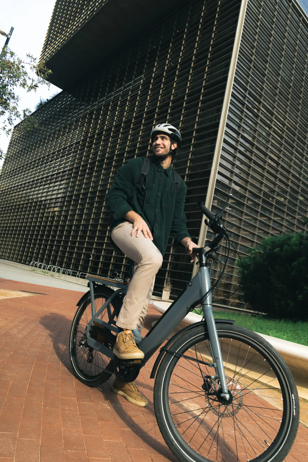 Ciclista sobre bicicleta