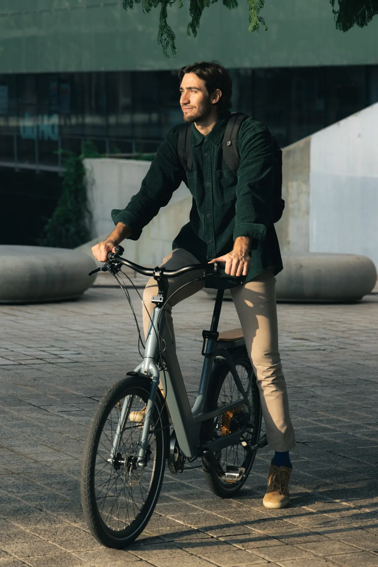 Ciclista sobre bicicleta