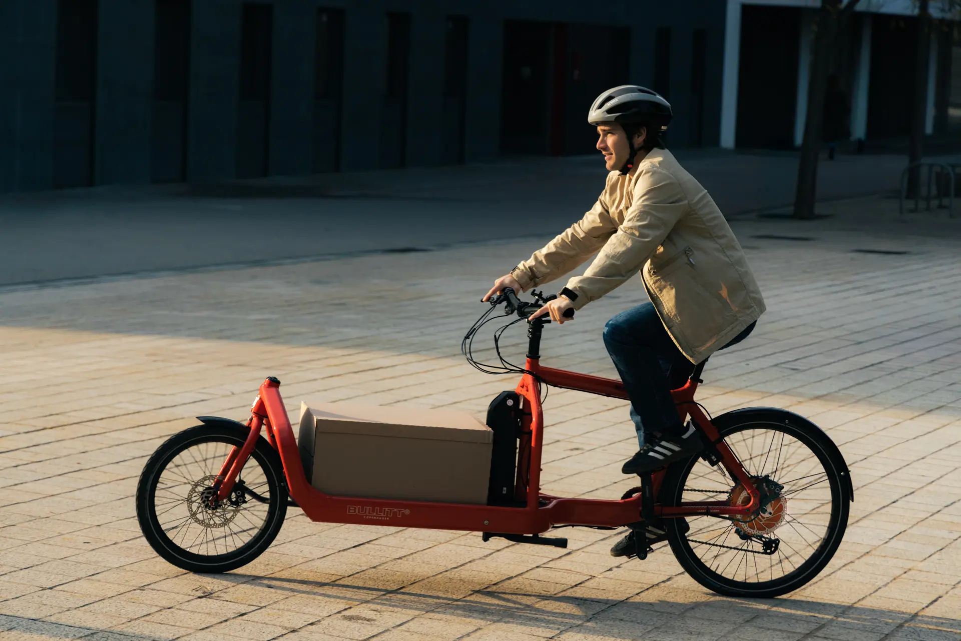 Ciclista sobre bicicleta